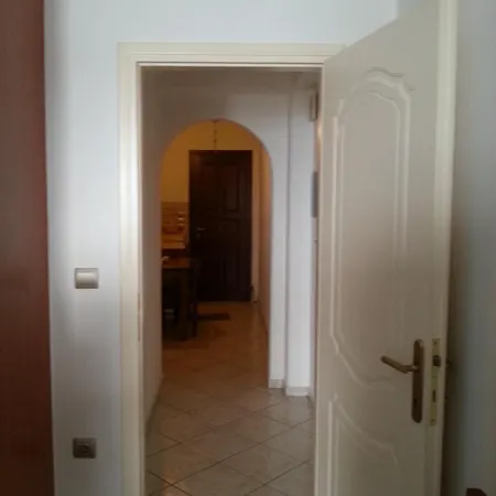 Apartment Dawn Logaras